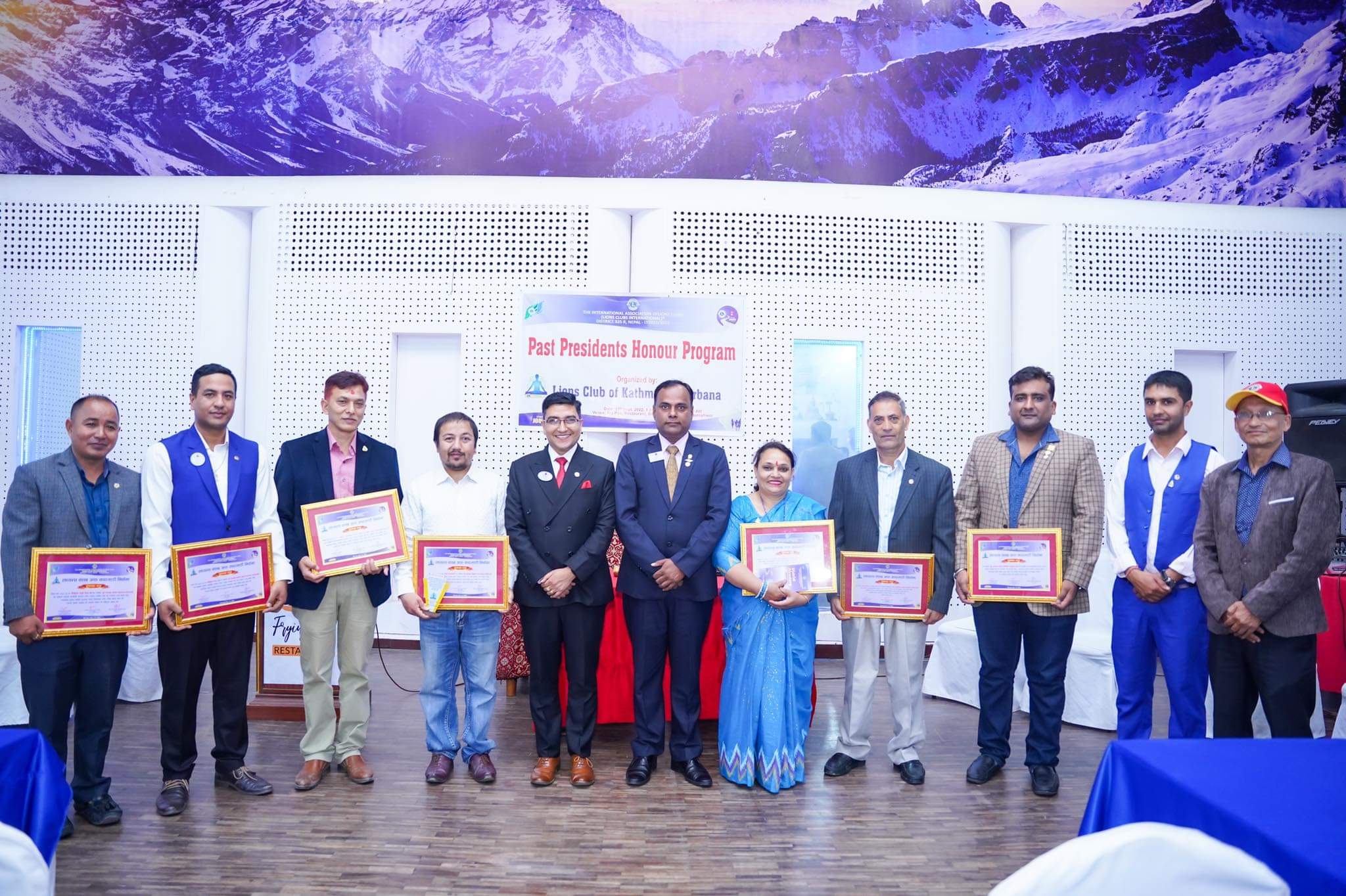 लायन्स क्लब अफ काठमाडौं निर्वानाका पूर्व अध्यक्षहरू सम्मानित 