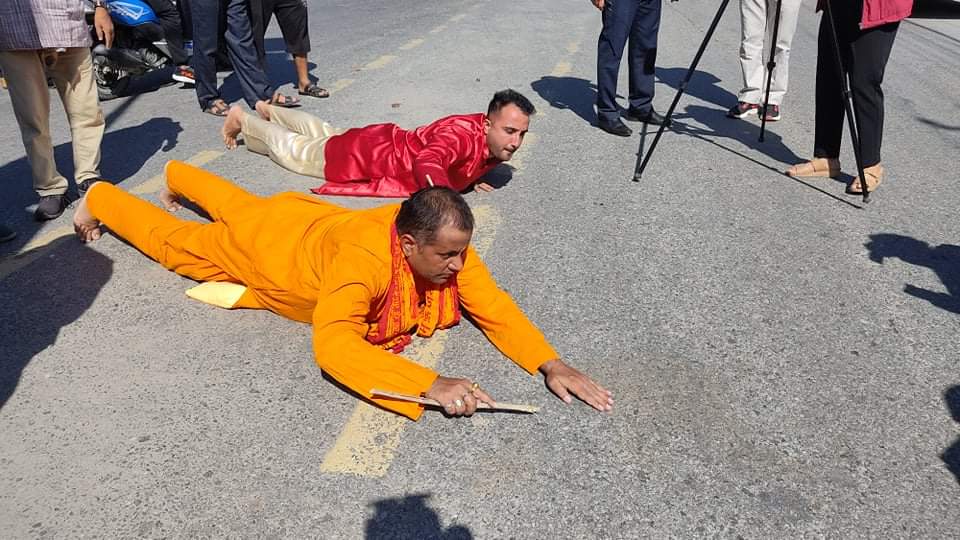 विराटनगर महानगरका प्रमुख भीम पराजुलीले १८ औँ पटक छठमा दण्ड प्रणामलाई निरन्तरता दिए