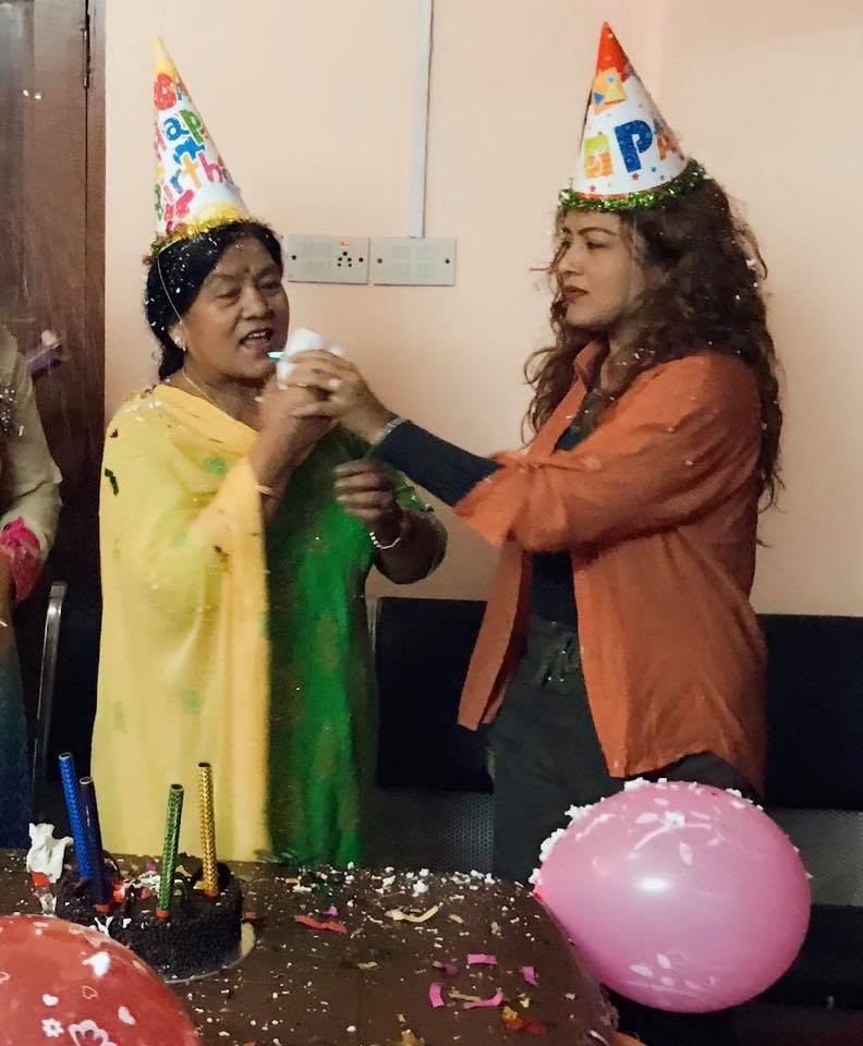 नेपाली अभिनेत्रीहरु आमासँग