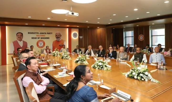 देउवापछि १३ देशका राजदूत पुगे भाजपाको मुख्यालय, भारतीय संस्कृति र इतिहासबारे भयो 'ब्रिफिङ'