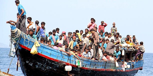 डुङ्गा डुबेपछि २३ रोहिंगाको शव भेटियो ४० अझै वेपत्ता 