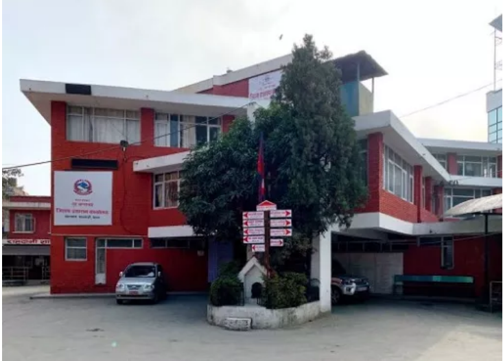 उपत्यकाका तीन वटै जिल्ला प्रशासनमा अत्यावश्यक बाहेकका सेवा बन्द