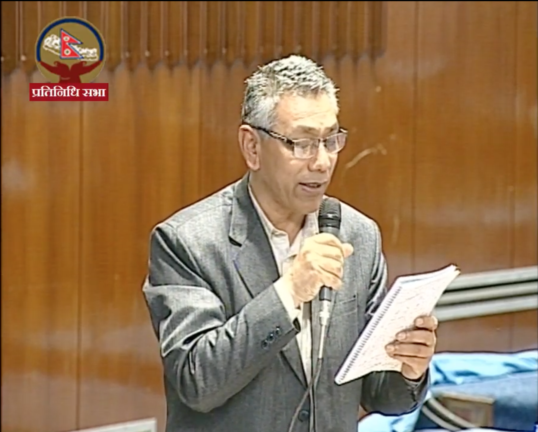 एमालेले गरिरह्यो विरोध, प्रेम सुवालले राजावादीलाई भने :  सानो उमेरमा लगाएको लुगा अहिले ठीक हुँदैन