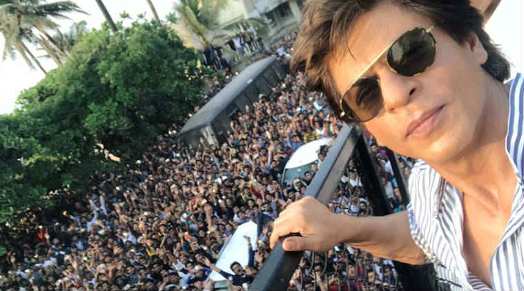 शाहरुख खानको जन्मदिन भर्चुअल्ली मनाउँदै फ्यानहरू