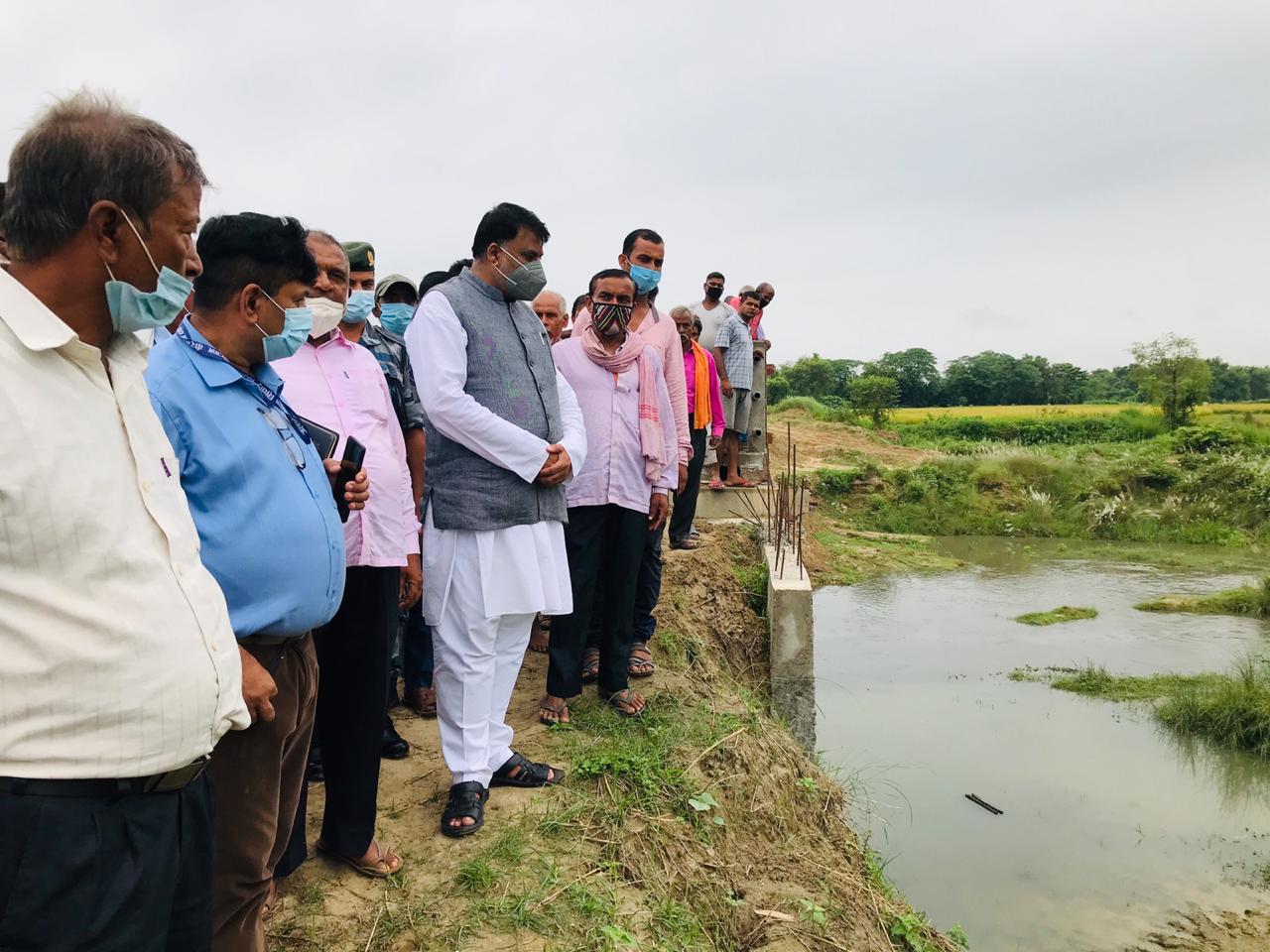 मन्त्री सोनलले ६ वर्षदेखि अलपत्र काशी तिवारी पुलको गरे स्थलगत निरीक्षण