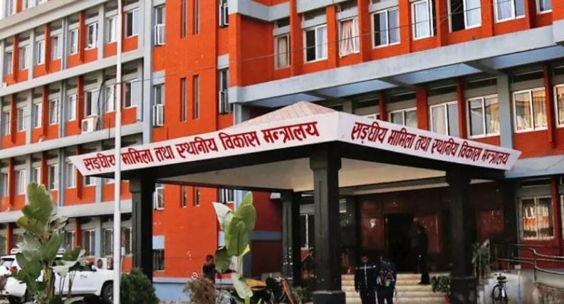ब्युरोक्रेसीमा सरकारको अर्को स्ट्राइक, लालबाबु पण्डितले गरे २१ सहसचिवको सरुवा, को कहाँ?