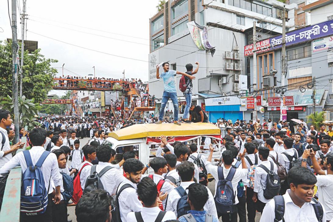 विद्यार्थीको प्रदर्शनका कारण बंगलादेश ठप्प, विमानस्थल प्रभावित