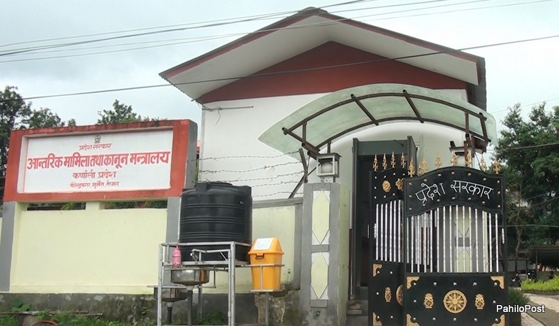 कर्णाली सरकार यसरी लुकाउँछ सूचना, कानून कार्यान्वयन गर्ने मन्त्री र सचिव नै संवैधानिक व्यवस्थाविरुद्ध