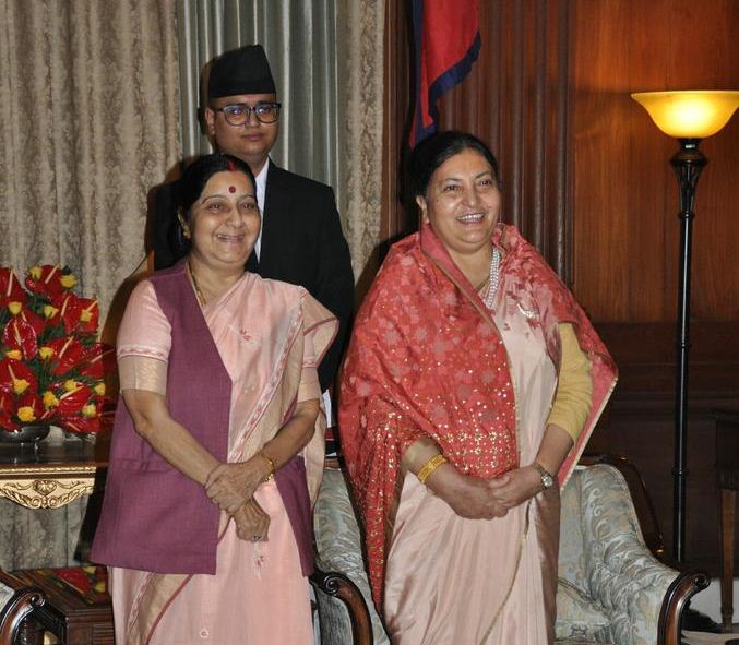 राष्ट्रपति भण्डारी र भारतीय विदेशमन्त्री स्वराजबीच भेटवार्ता