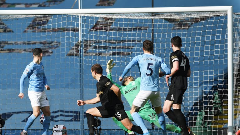 म्यानचेस्टर सिटीको जित, शीर्षस्थानमा १३ अंकको अग्रता