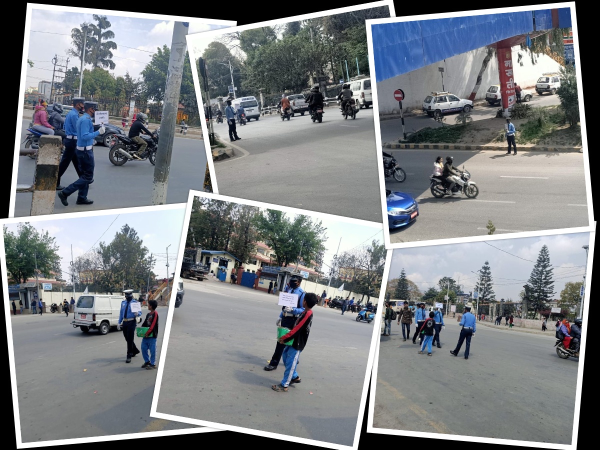 प्लेकार्ड बोकेर ट्राफिक प्रहरी सडकमा : भिडभाड रोक्ने, सवारी अनुगमन गर्ने