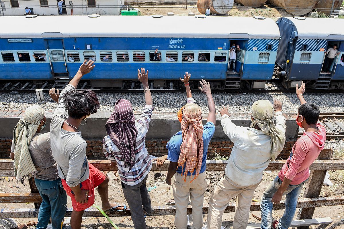 घर फर्किँदै गर्दा ८० जना मजदूरको रेलमै मृत्यु