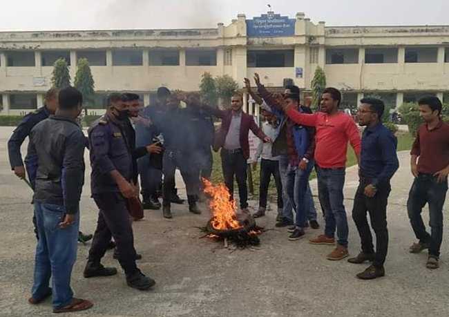 विद्यार्थी संगठनको विरोधपछि ठाकुरराम क्याम्पसमा आंशिक प्रध्यापकको नियुक्ति प्रक्रिया स्थगित