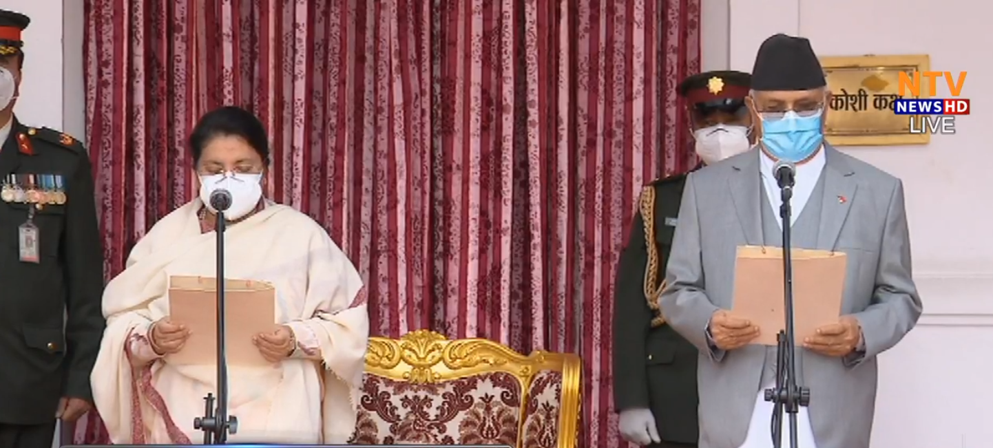 सपथमा राष्ट्रपतिमाथि ओलीको 'टेक ओभर' : 'प्रतिज्ञा गर्छु' भन्न सुझाउँदा, दिए जवाफ, 'त्यो पर्दैन'