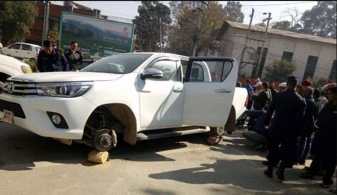 कहाँ छन् ‘चोर गाउँ’का टायर चोर्ने चन्द्रबहादुर ?