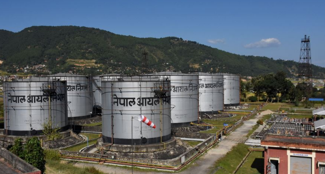 हवाइ इन्धनको भाउ लिटरमा १० रुपैयाँ घट्यो, आन्तरिक हवाइ उडानको भाडा घट्ला?