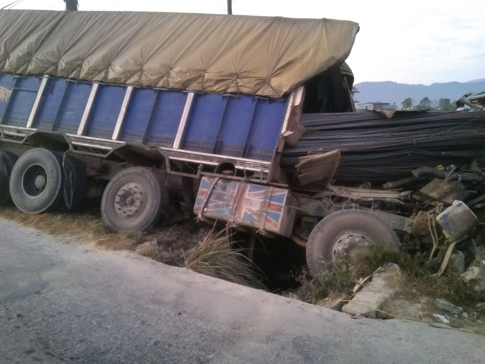 ट्रक दुर्घटनामा परी दुईको मृत्यु