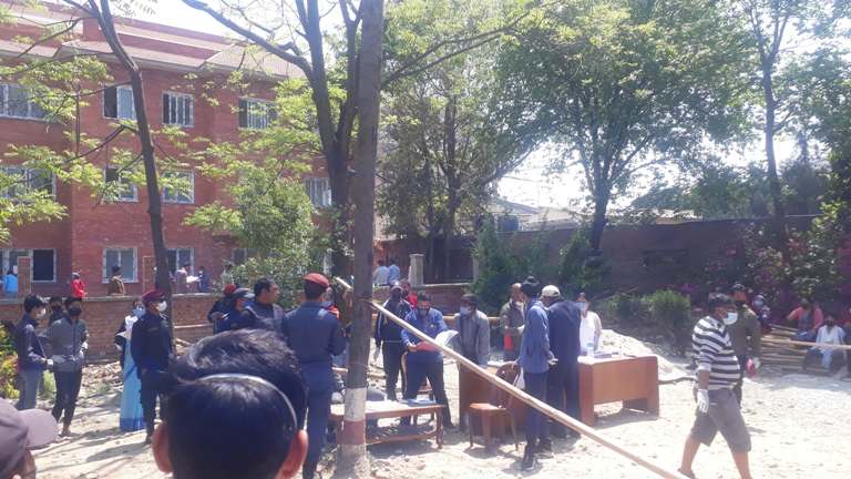 राहत फाराम फोटोकपी गरेर बेच्ने पक्राउः वडाध्यक्षले भने,'छानविन गरेर बाँड्छौं'