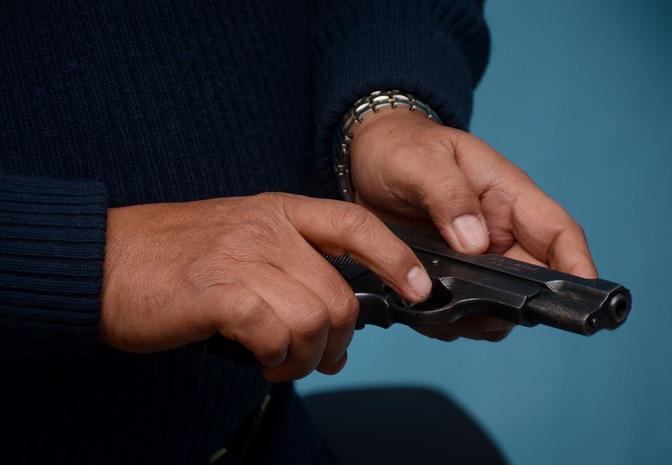कलंकीमा भेटिएको पेस्तोलबाट चलेको थिएन गोली, प्रहरीसामु फेरि प्रश्न : इन्जिनियरको घरमा कसले गर्‍यो त फायरिङ?