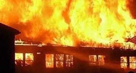 सुनसरीको मधुवनमा भीषण आगलागी, ८२ घर जले