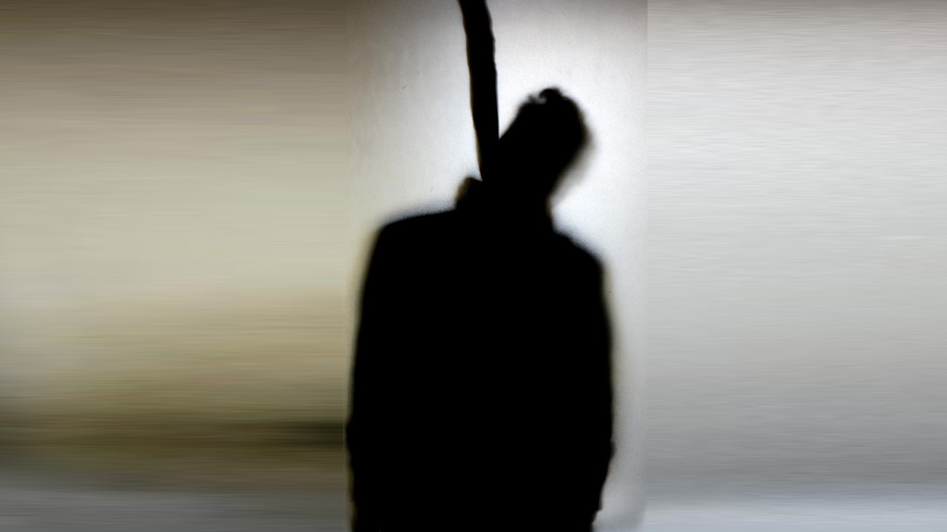 निर्वाचन अधिकृत झुण्डिएको अवस्थामा फेला, उपचारका लागि काठमाडौँ ल्याइयो