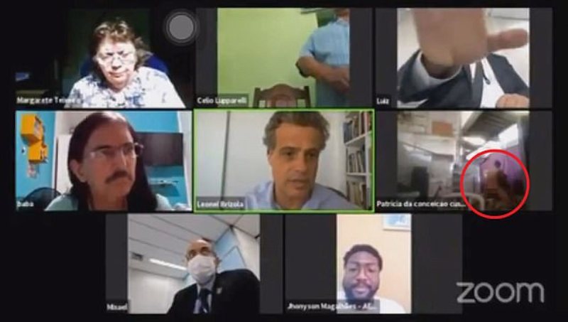 सरकारी भिडियो कन्फ्रेन्सका क्रममा क्यामेरा खुलै छाडेर जब जोडी सम्बन्ध बनाउन थाल्यो…