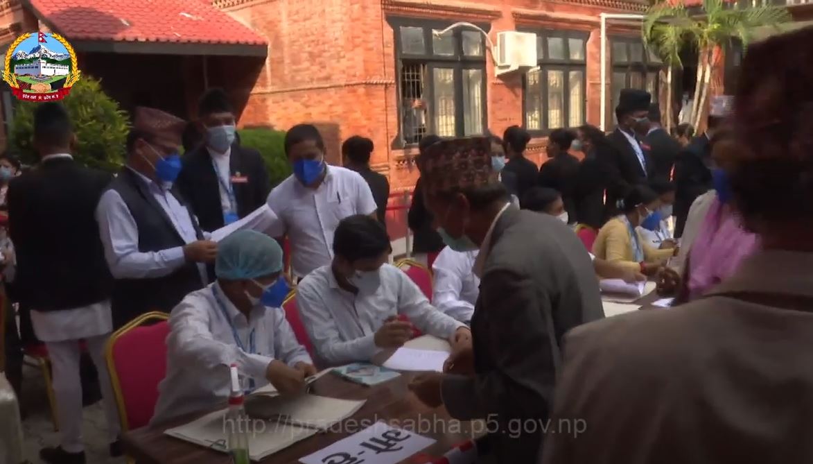 प्रदेशको नामाकरण तथा राजधानीसम्बन्धी प्रस्तावमाथि मतदान शुरु