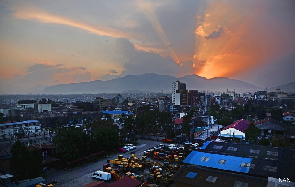 काठमाडौं उपत्यकाबाट देखिएको गोधुली साँझको मनमोहक दृश्य