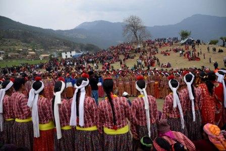 लकडाउनले रोकेन बझाङको 'बान्नी चैतेली मेला', स्थानीय सरकारको निर्देशनविरुद्ध सयौंको भिड