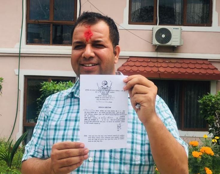 काभ्रेमा एमालेका गोकुल बास्कोटालाई मदन भण्डारीको मृत्युबारे फिल्म 'दासढुंगा' बनाएका मनोज पण्डितको चुनौती