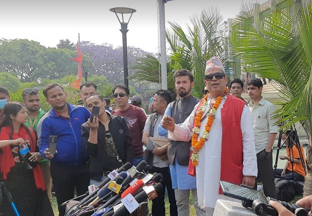 मुकुन्दको थियो मेयरमा आकांक्षा, वडा अध्यक्षमै गराए मनोनयन दर्ता