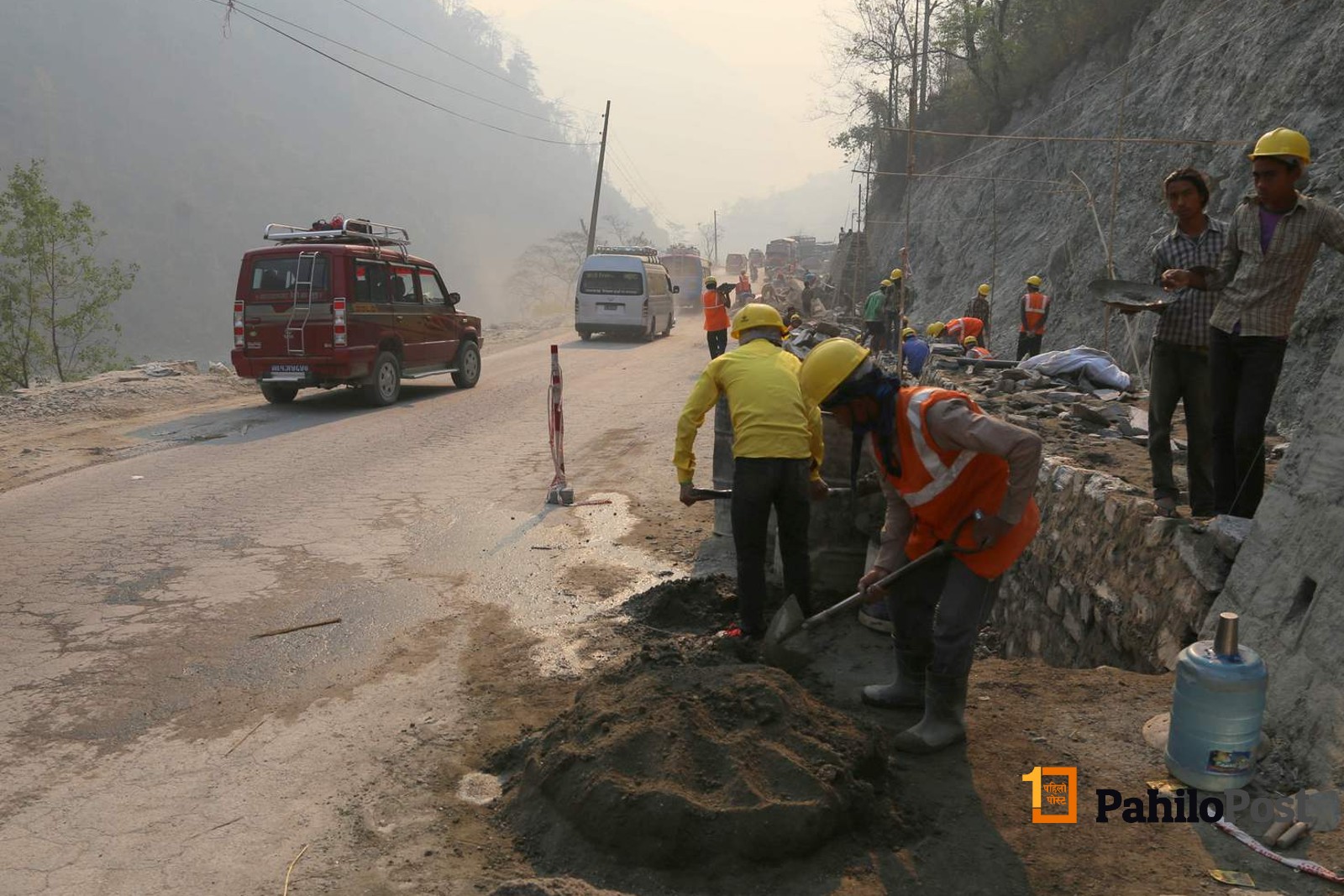 पूर्व-पश्चिम राजमार्ग स्तरोन्नति : महेन्द्रनगर बजार क्षेत्रका सडक विस्तार गरिँदै