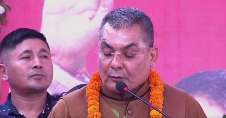 माधव नेपाललाई दुर्गा प्रसाईको चुनौती : एक्लै उठेर एक सिटमात्र जित्‍नुस्, मेरो सबै सम्पत्ति तपाईँको नाममा गर्दिन्छु