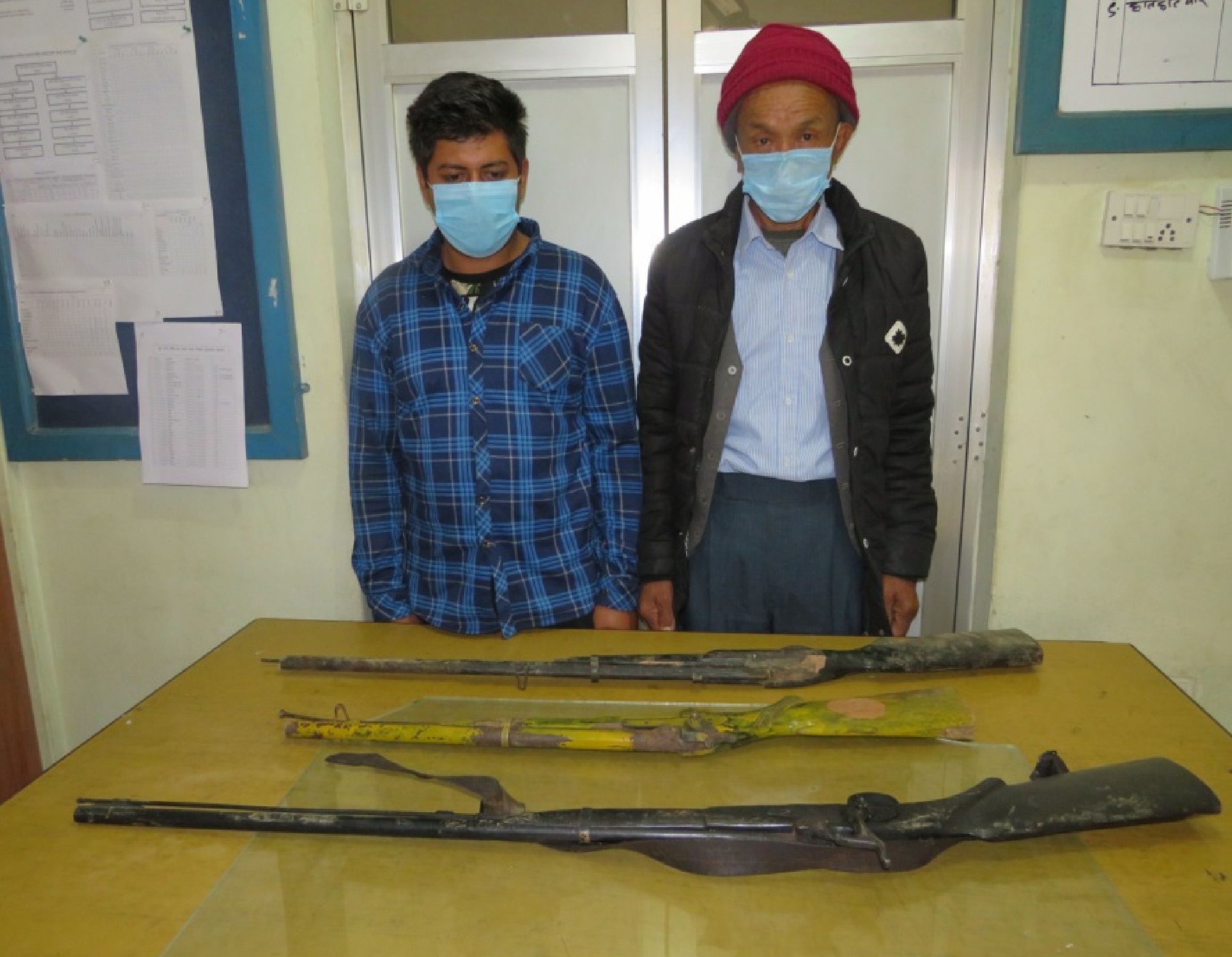 भरुवा बन्दुक सहित दुई जना समातिए