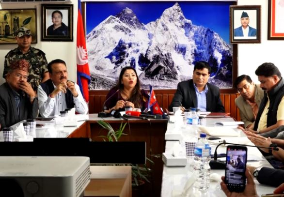 सिसडोलमा भएको गल्ती बञ्चरेडाँडामा दोहोरिँदैन, फोहोर उठाउन सहयोग गर्नुस् : मन्त्री झाँक्री